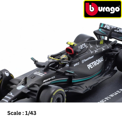 MERCEDES GP - F1 W14 TEAM MERCEDES-AMG PETRONAS FORMULA ONE N 63 SEASON 2023 GEORGE RUSSELL - CON PILOTA E VETRINA - WITH PILOT AND SHOWCASE