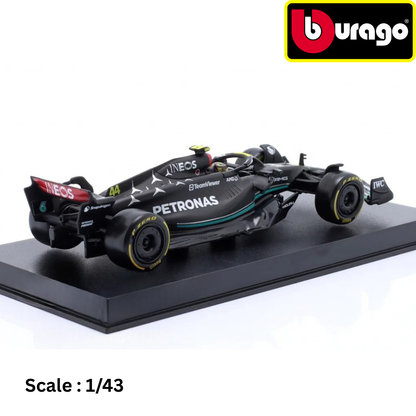 MERCEDES GP - F1 W14 TEAM MERCEDES-AMG PETRONAS FORMULA ONE N 63 SEASON 2023 GEORGE RUSSELL - CON PILOTA E VETRINA - WITH PILOT AND SHOWCASE